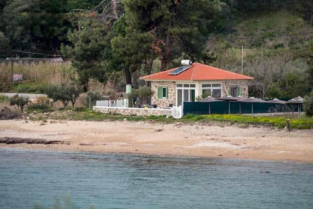 House Kokkalas On The Beach Pyrgadikia Exterior foto